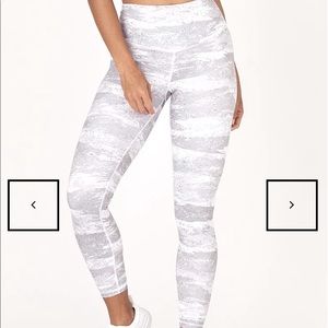 NWT GLYDER LEGGINGS